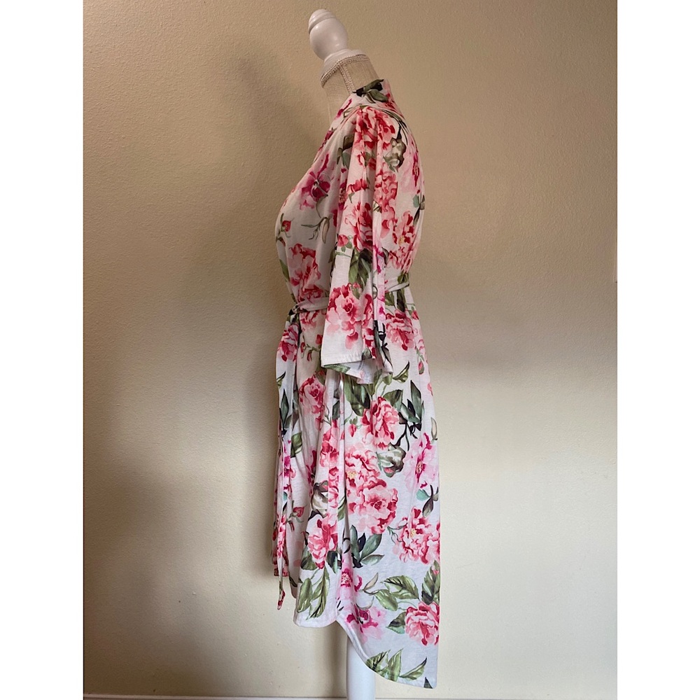 Floral Robe 🌸 - Picture 2 of 4